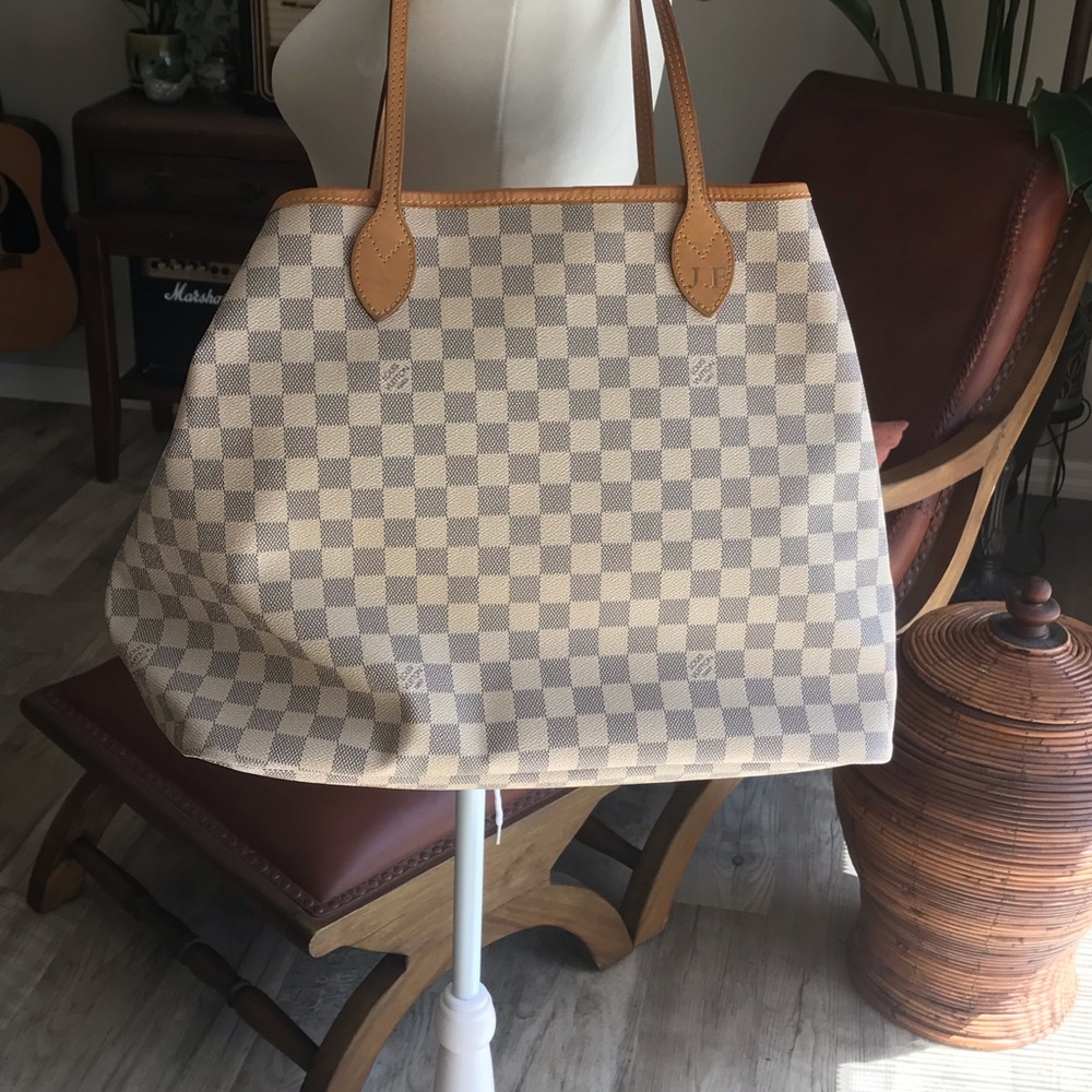 Louis Vuitton neverfull tote.
